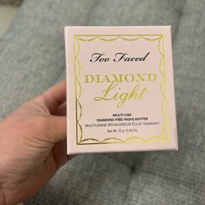 Too Faced Gold Highlighter Radiant Glow